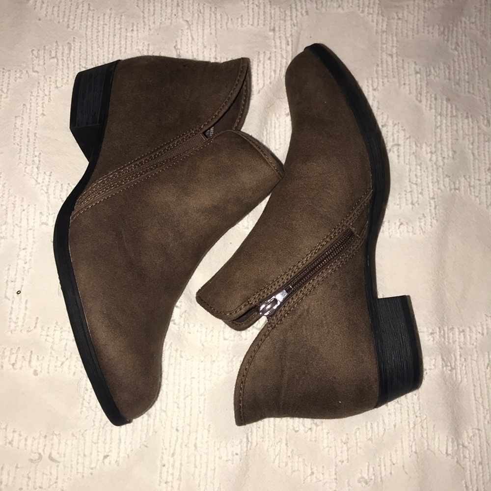 Time & Tru // Brown ankle boots